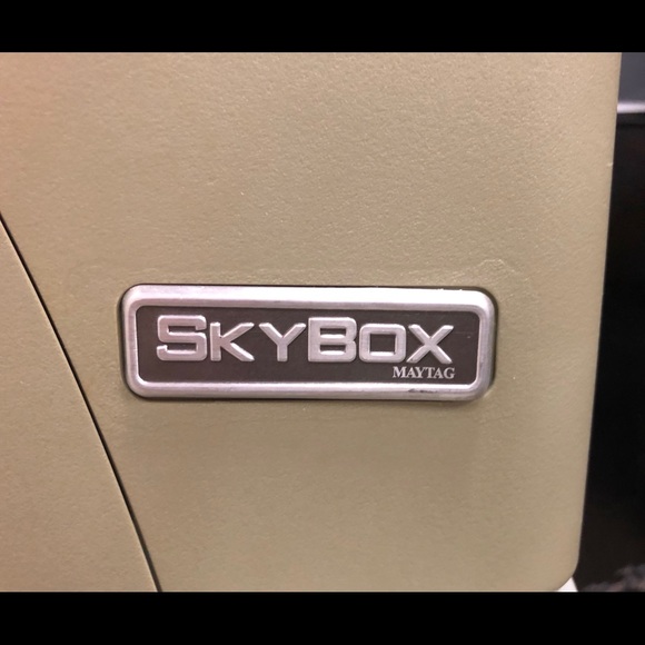 Skybox Eagles Vending Machine - Picture 7 of 8